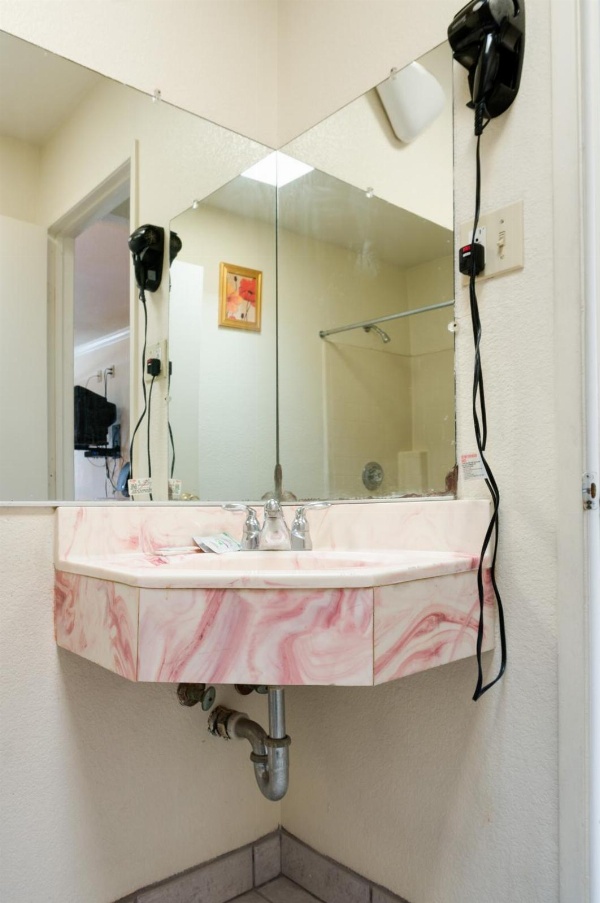 Mission Motel image 6