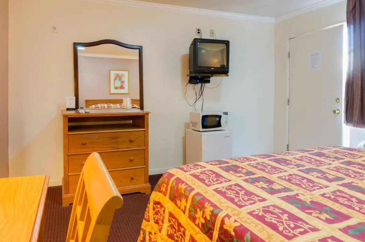 Mission Motel 10