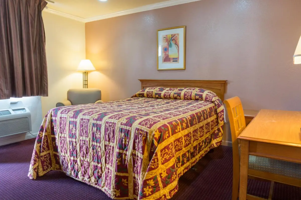 Mission Motel 7