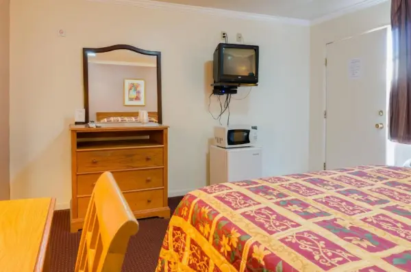 Mission Motel 10